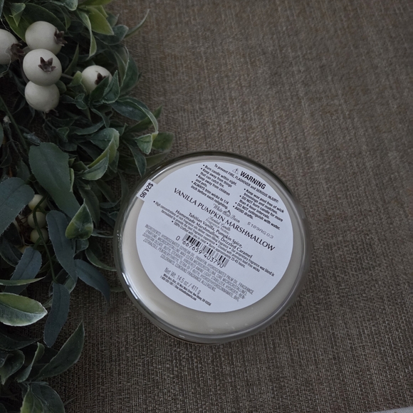 White Barn Vanilla Pumpkin Marshmallow Candle - Picture 4 of 5